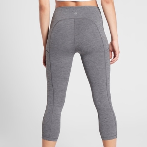 Athleta Ultimate Stash Pocket Capri - Picture 1 of 3